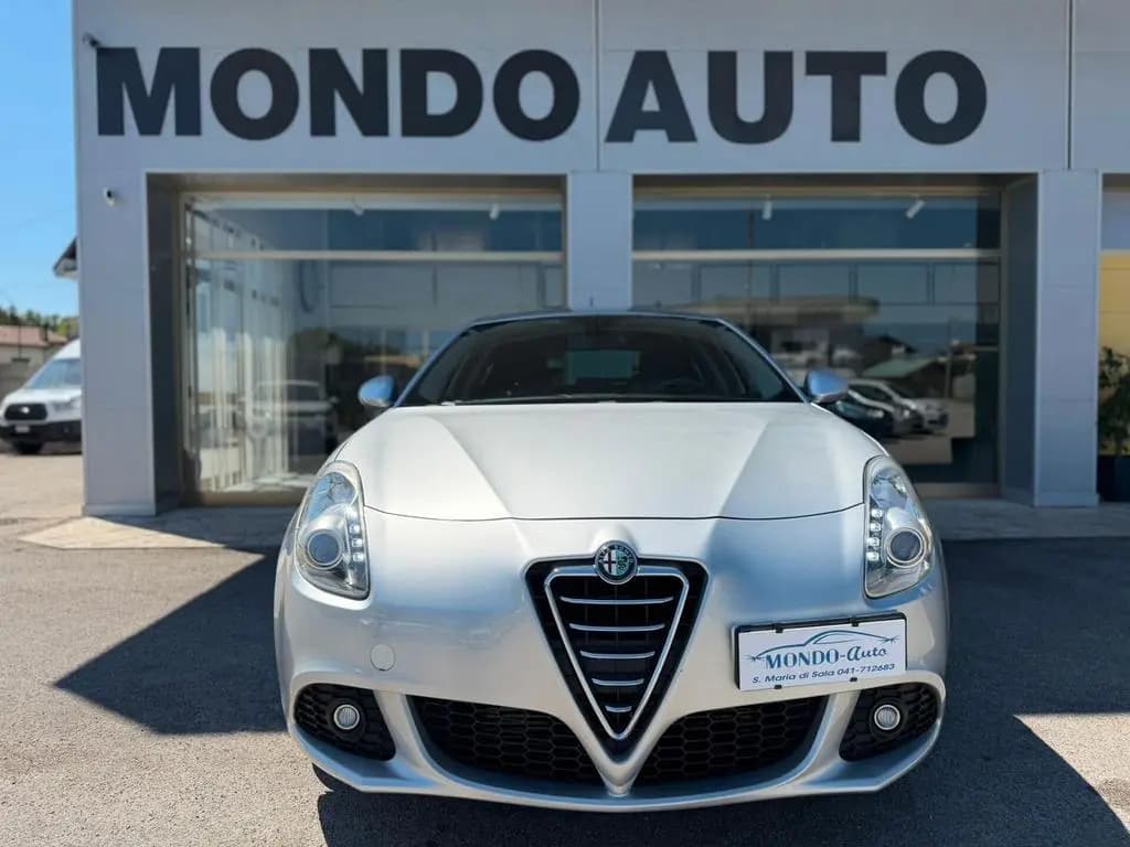 Main__Slider__Photo:Alfa Romeo Giulietta Alfa R. Giulietta 2.0 JTDm-2 140 CV Progression 03/2012-0