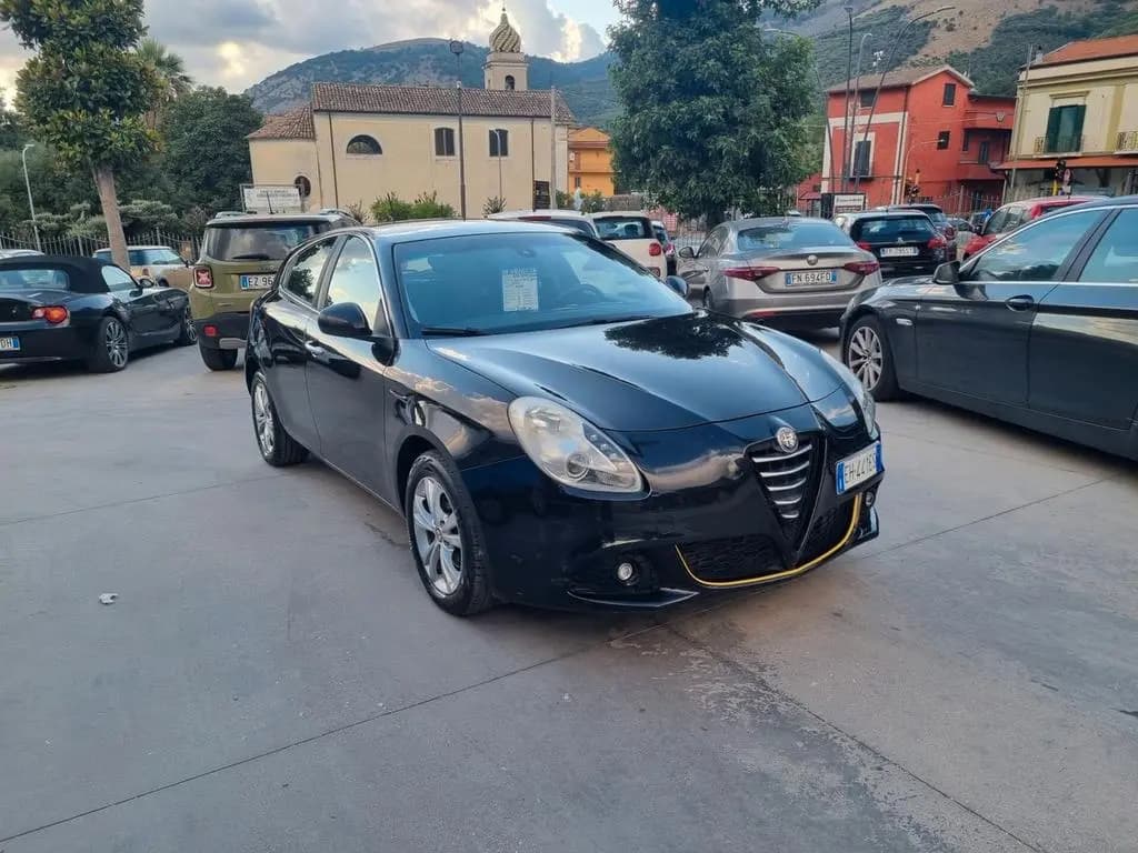 Main__Slider__Photo:Alfa Romeo Giulietta 1.6 JTDm-2 105 CV Distincti 05/2011-0