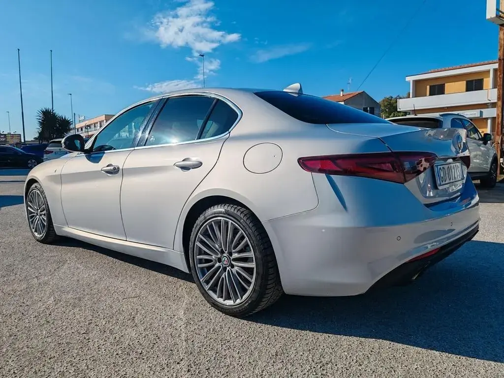 Main__Slider__Photo:Alfa Romeo Giulia 2.2 TD AT8 190cv Ti 12/2020-1