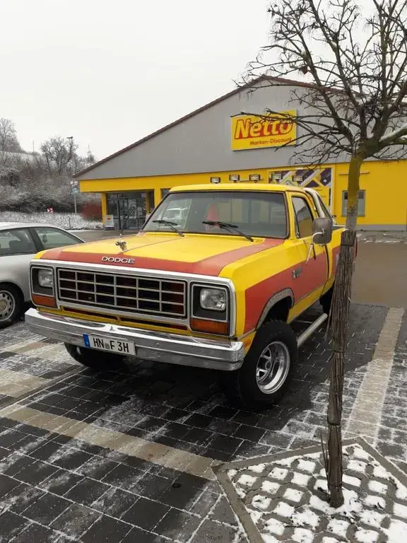 Main__Slider__Photo:Dodge RAM W100 Pick Up 24999 VHB 05/1985-1