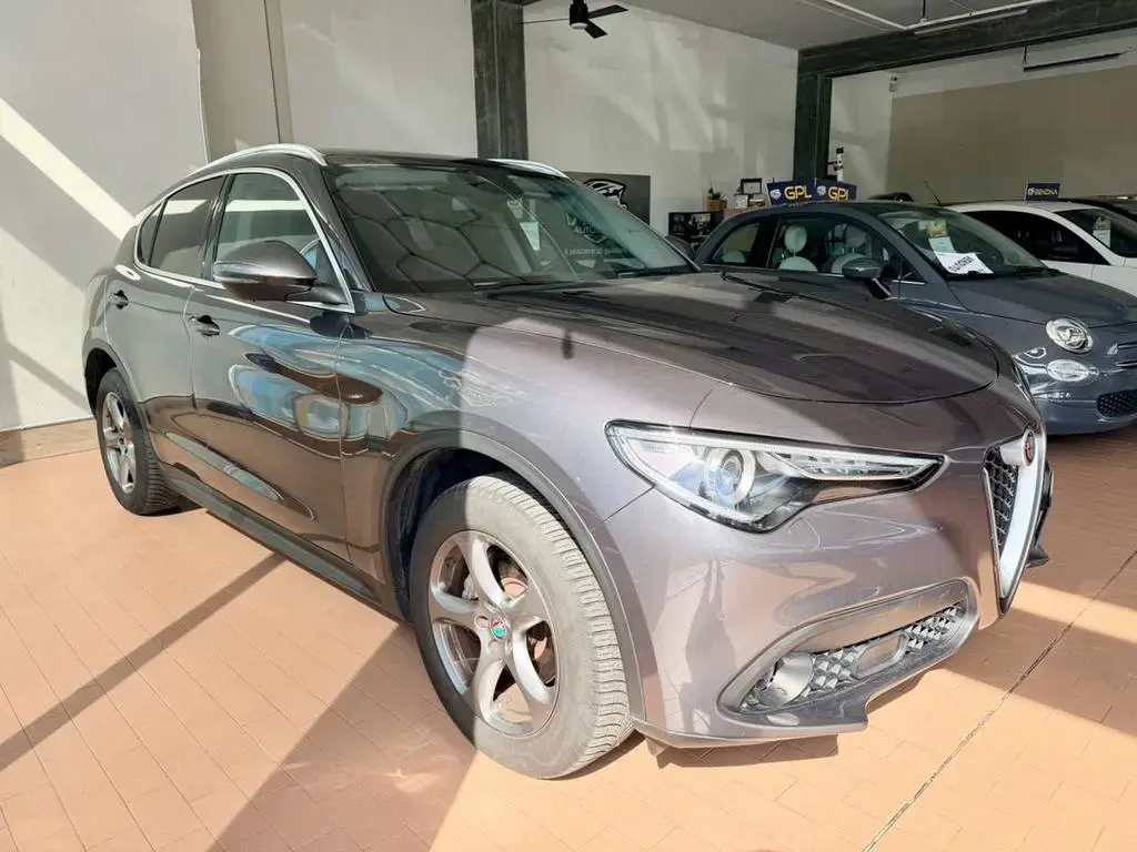 Main__Slider__Photo:Alfa Romeo Stelvio 2.2 Td 210 CV Q4 E6 07/2018-1