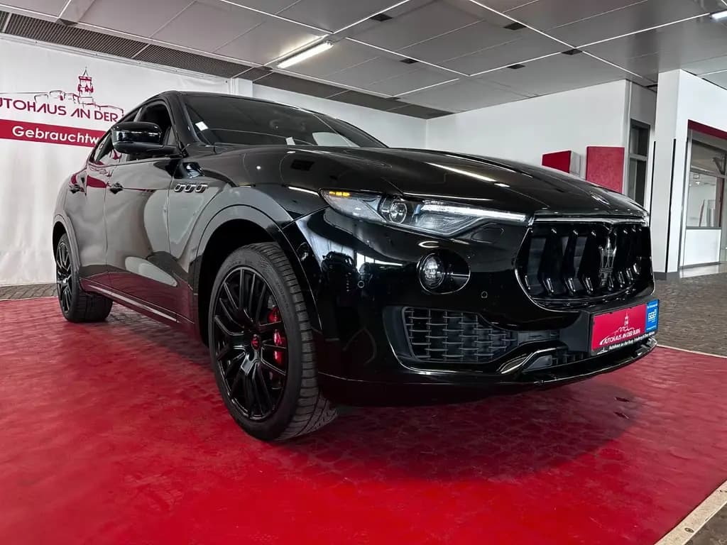 Main__Slider__Photo:Maserati Levante S Q4 //Pano//ACC//B&W// 05/2018-0
