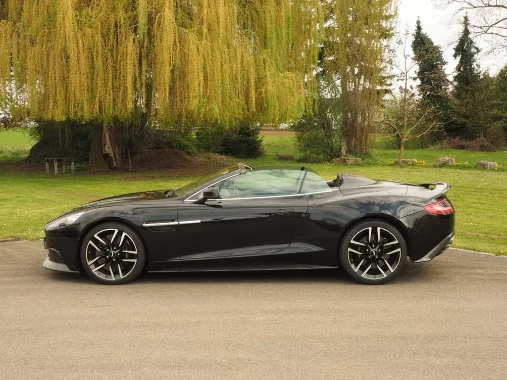 Main__Slider__Photo:Aston Martin Vanquish Volante BRD TT3 8Spd, B&O, Carbon, MwSt 06/2015-0