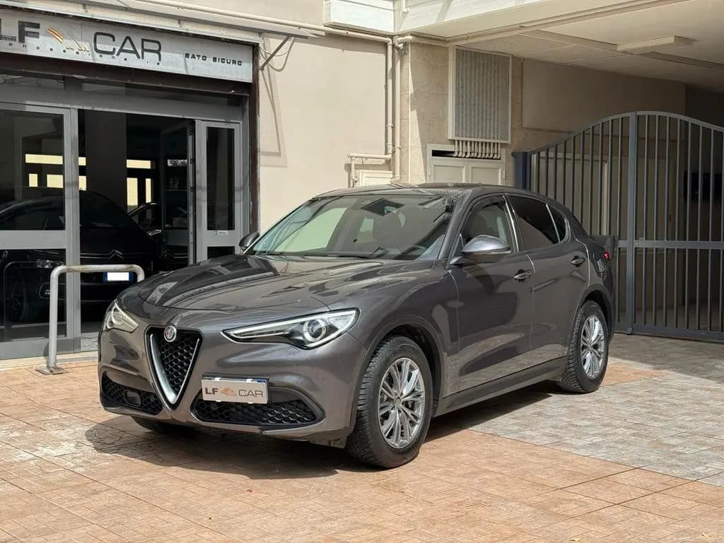 Main__Slider__Photo:Alfa Romeo Stelvio 2.2 Turbodiesel 190 cv AT8 Q4 11/2021-0