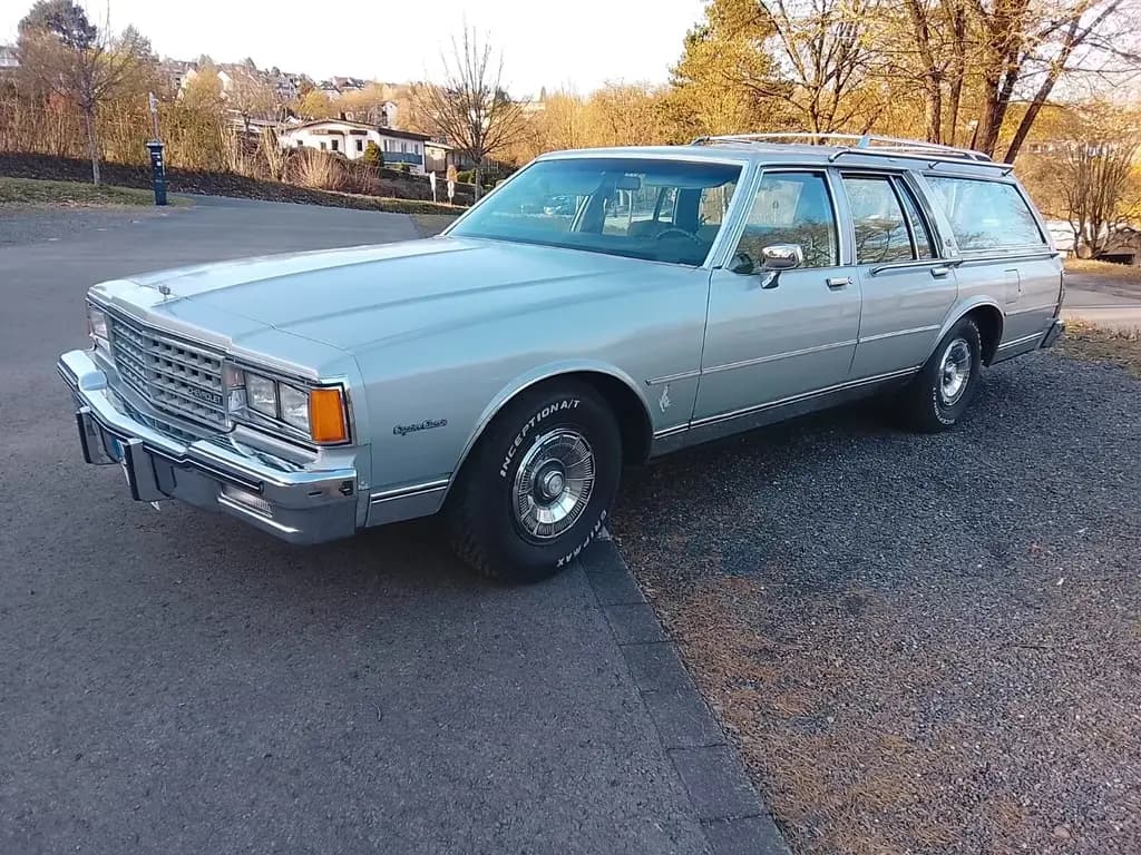 Main__Slider__Photo:Chevrolet Caprice Station Wagon ehemaliger bestatter V8 H 09/1981-0