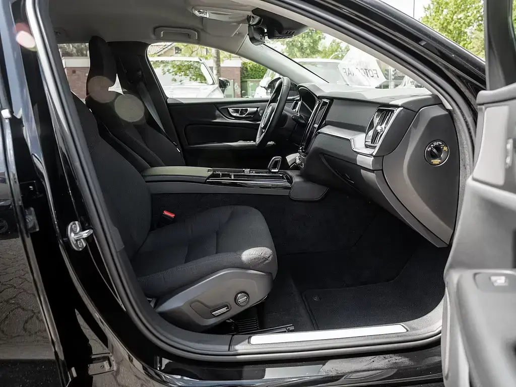 Main__Slider__Photo:Volvo V60 T6 AWD Inscription Expression 04/2022-1