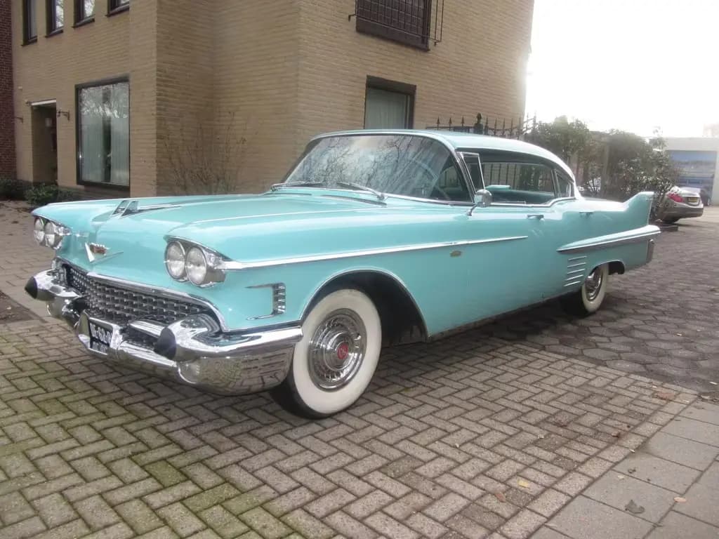 Main__Slider__Photo:Cadillac Deville Sedan serie 62 schöne Auto 1958 01/1958-0