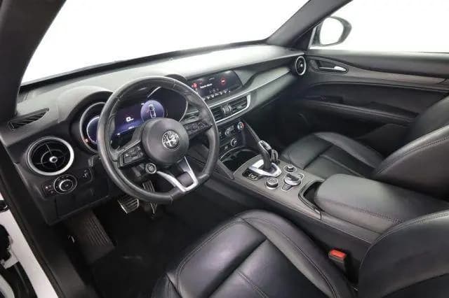Main__Slider__Photo:Alfa Romeo Stelvio ALFA ROMEO Stelvio Stelvio 2.2 Turbodiesel 210 C 07/2023-0