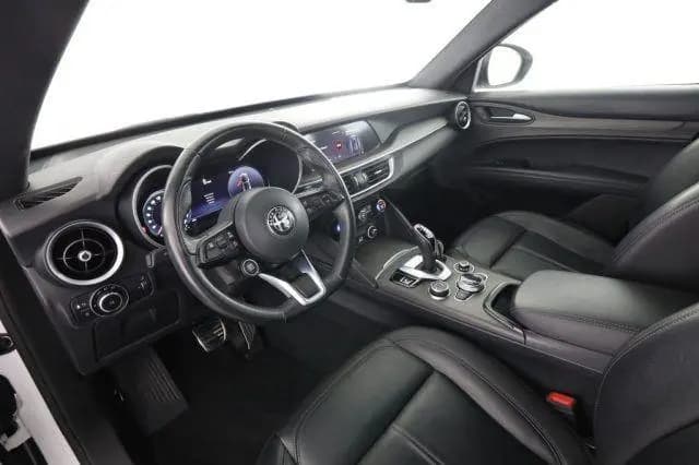 Main__Slider__Photo:Alfa Romeo Stelvio ALFA ROMEO Stelvio Stelvio 2.2 Turbodiesel 210 C 08/2023-0