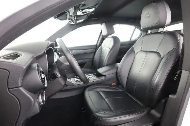Main__Slider__Photo:Alfa Romeo Stelvio ALFA ROMEO Stelvio Stelvio 2.2 Turbodiesel 210 C 08/2023-1