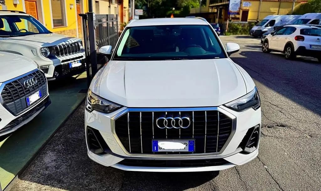 Main__Slider__Photo:Audi Q3 2.0 TDI SLine Edition STronic - 2021 08/2021-0