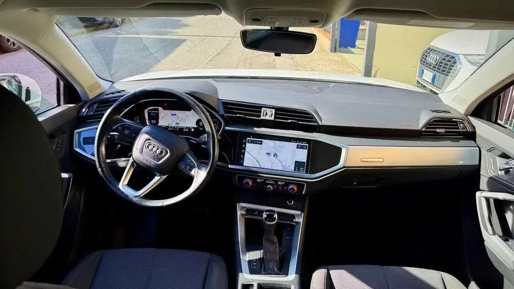 Main__Slider__Photo:Audi Q3 2.0 TDI SLine Edition STronic - 2021 08/2021-1