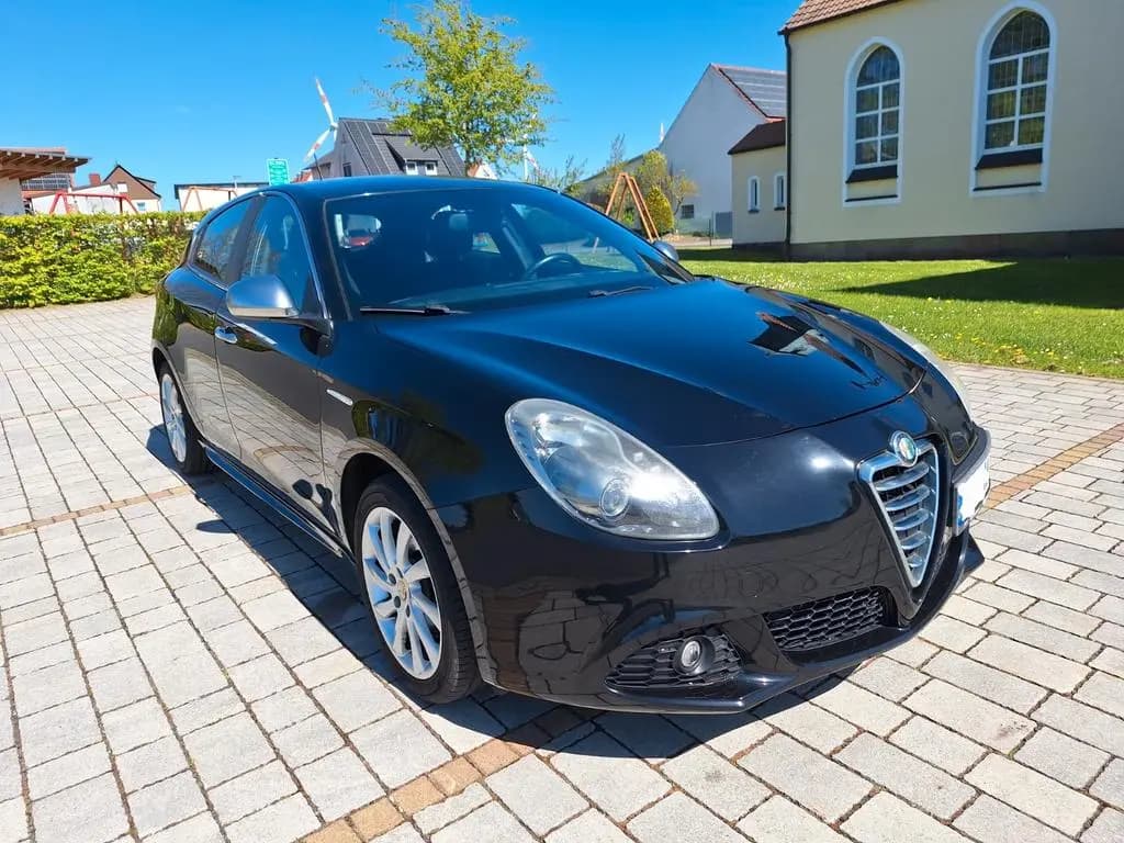 Main__Slider__Photo:Alfa Romeo Giulietta 2.0 JTDM 16V 103kW Turismo Turismo 10/2012-0