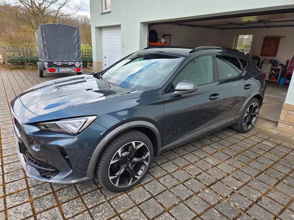 Main__Slider__Photo:Cupra Formentor 2.0 TSI 228kW VZ 4Drive DSG VZ 03/2024-0