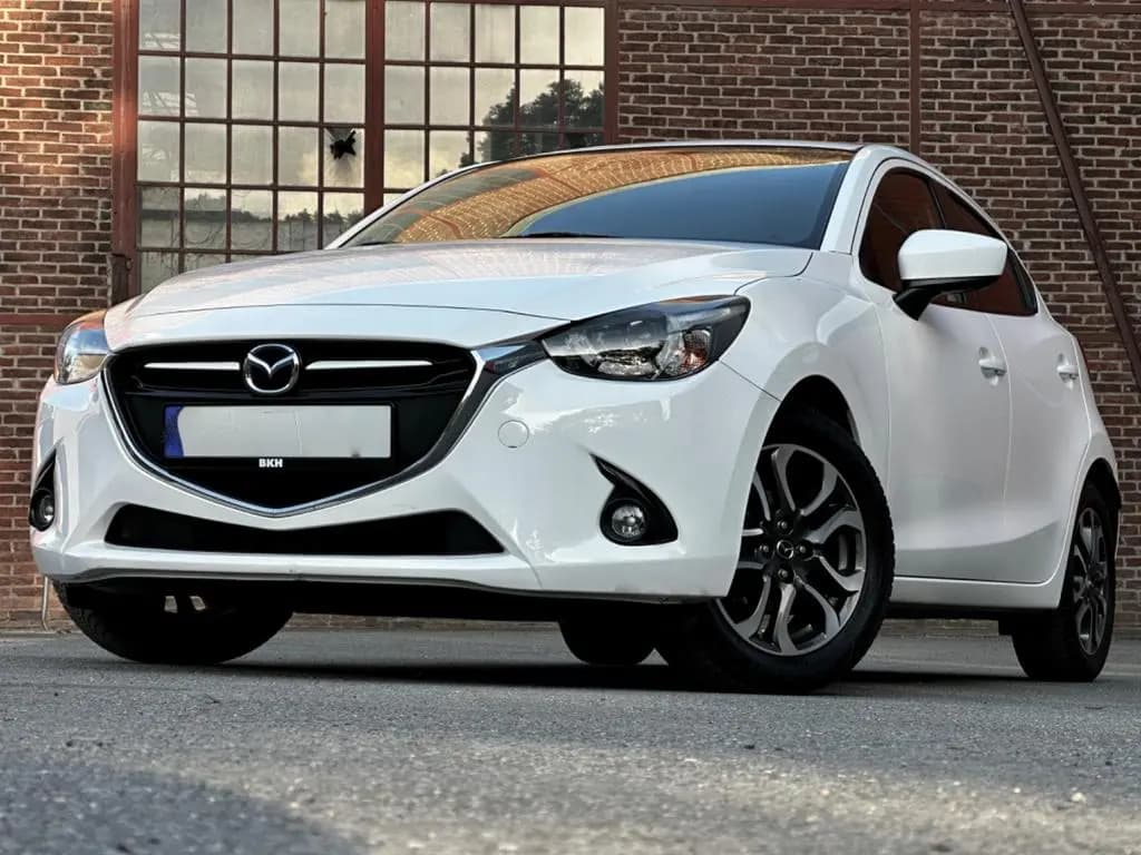Main__Slider__Photo:Mazda 2 Sports-Line*Multi*Tempo*Navi*Spur*SHZ*PDC*EU6 11/2015-0