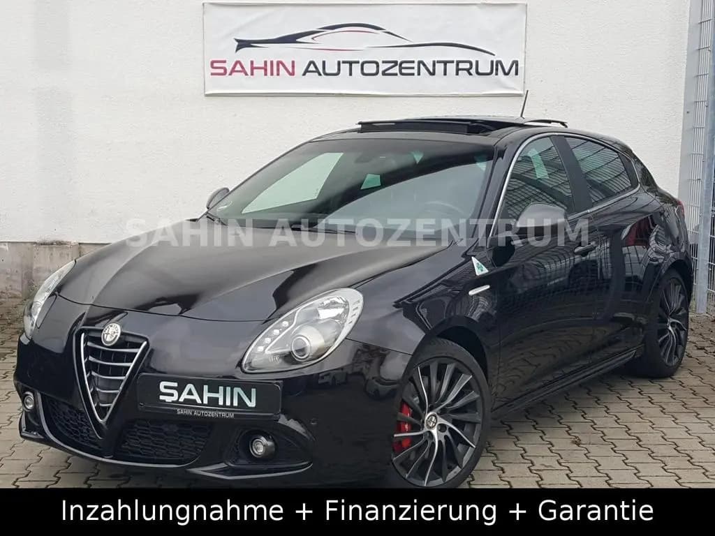 Main__Slider__Photo:Alfa Romeo Giulietta 1.8T Automatik Quadrifoglio Verde Pano 07/2014-0