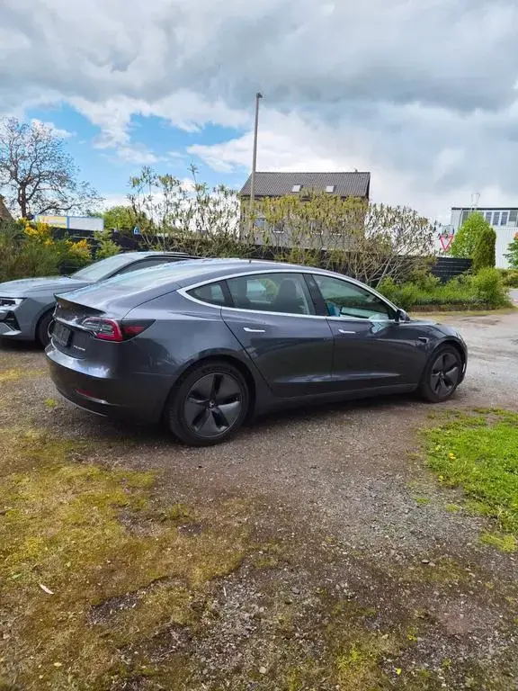 Main__Slider__Photo:Tesla Model 3 Long Range AWD 03/2019-1
