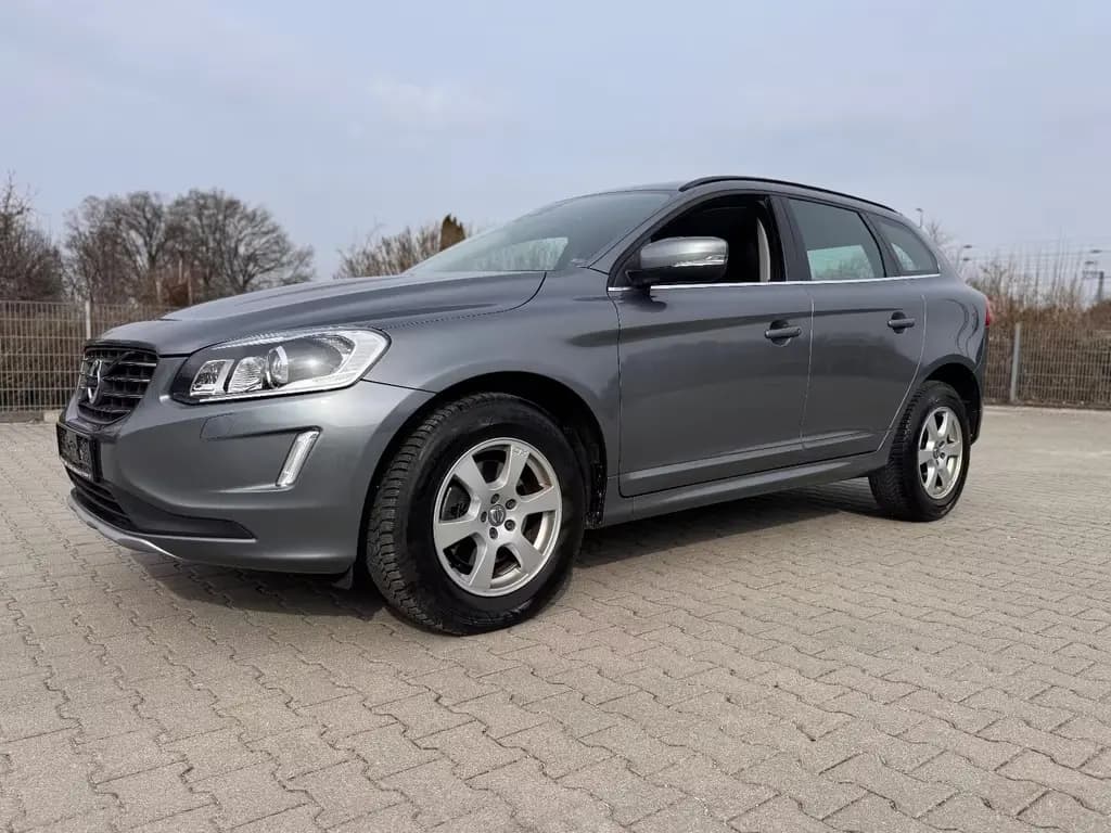 Main__Slider__Photo:Volvo XC60 Momentum Leder Navi AWD Kamera 01/2017-0