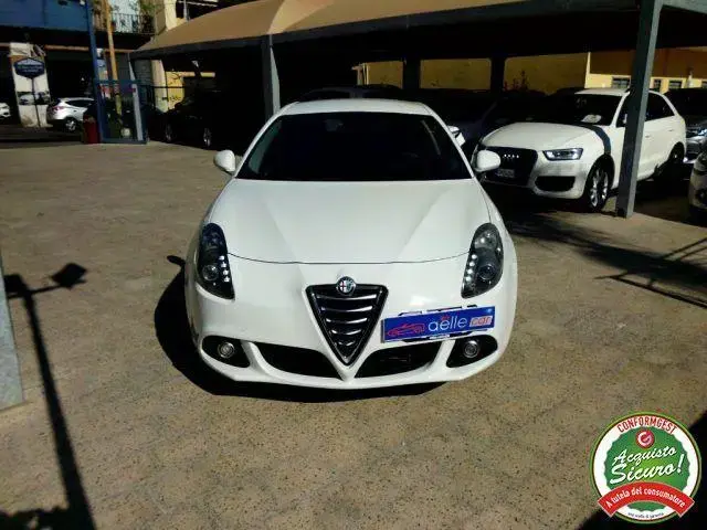Main__Slider__Photo:Alfa Romeo Giulietta ALFA ROMEO Giulietta 1.6 JTDm-2 105 CV Distincti 04/2015-1