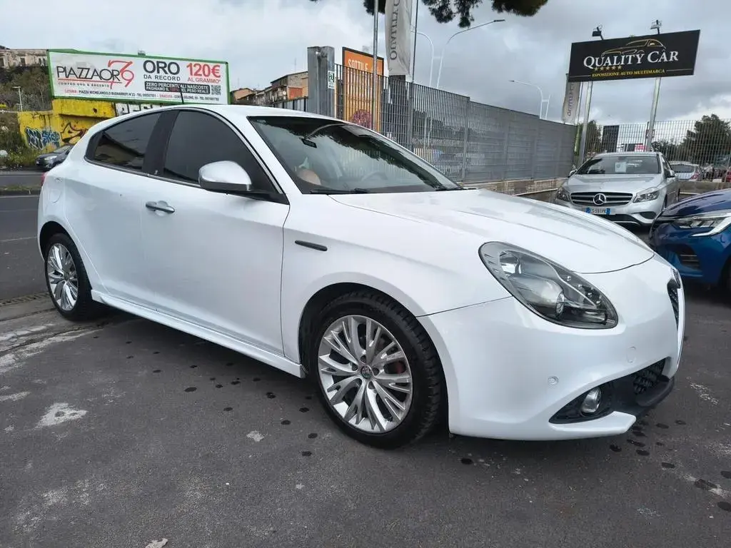 Main__Slider__Photo:Alfa Romeo Giulietta ALFA ROMEO GIULIETTA 1.6 DIESEL ANNO 2017 05/2017-1