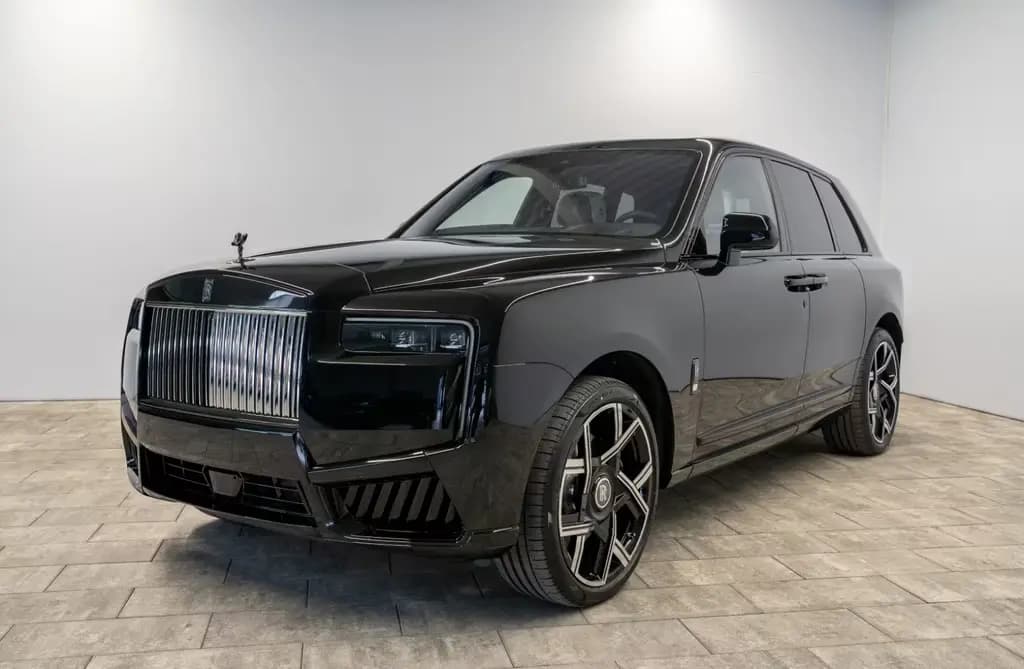 Main__Slider__Photo:Rolls-Royce Cullinan II Black Badge 2026°Bespoke°Shoot. Star null-0