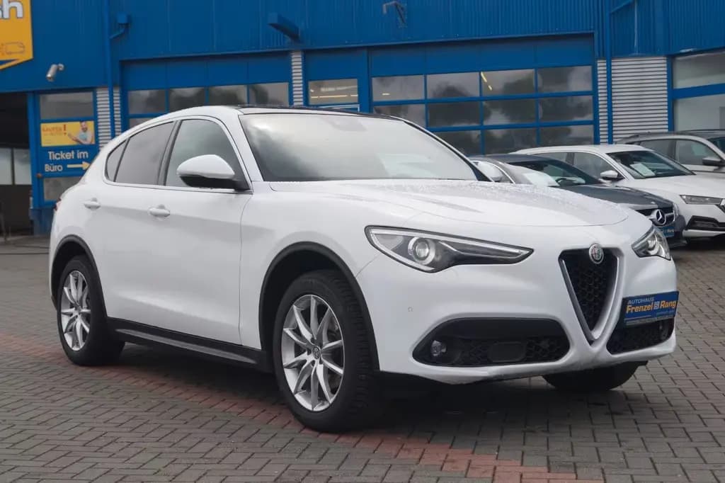 Main__Slider__Photo:Alfa Romeo Stelvio Q4 *Pano*Navi*Kamera*Blind*SHZ*Front* 04/2019-0