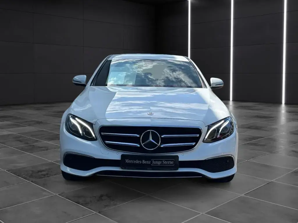 Main__Slider__Photo:Mercedes-Benz E 200 Avantgarde*Sport*LED*Widescreen*Kamera* 09/2019-1