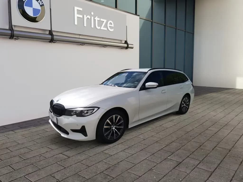 Main__Slider__Photo:BMW 318 d Tour. LED+NAVI+KLIMAAUTO+PDC+SHZ+KAMERA 01/2022-0