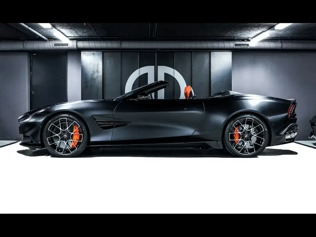 Main__Slider__Photo:Aston Martin Vanquish III VOLANTE V12°XPEL STEALTH°CARBON°B&W 10/2025-1