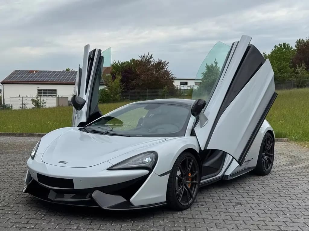 Main__Slider__Photo:McLaren 570GT I MSO I Full Carbon 10/2018-0