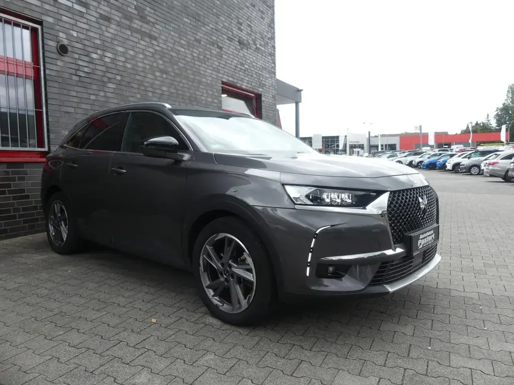 Main__Slider__Photo:DS Automobiles DS7 (Crossback) 300 PS Hybrid 4*4 Be Chic Pano 05/2020-1