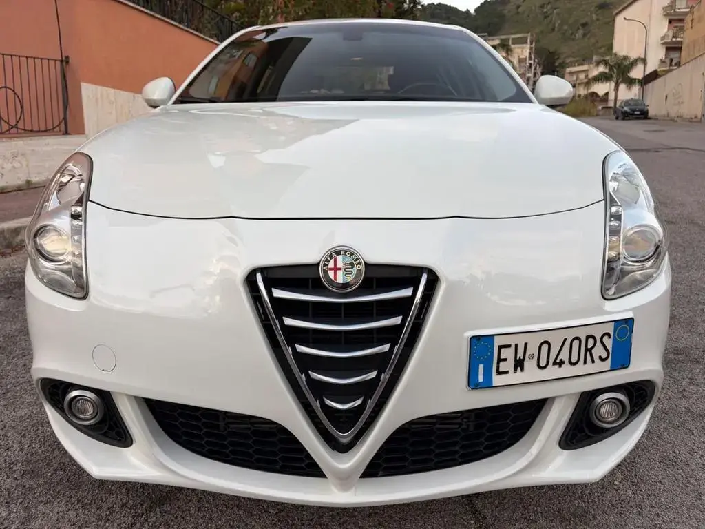Main__Slider__Photo:Alfa Romeo Giulietta 1.6 JTDm distictive ideale 02/2015-1