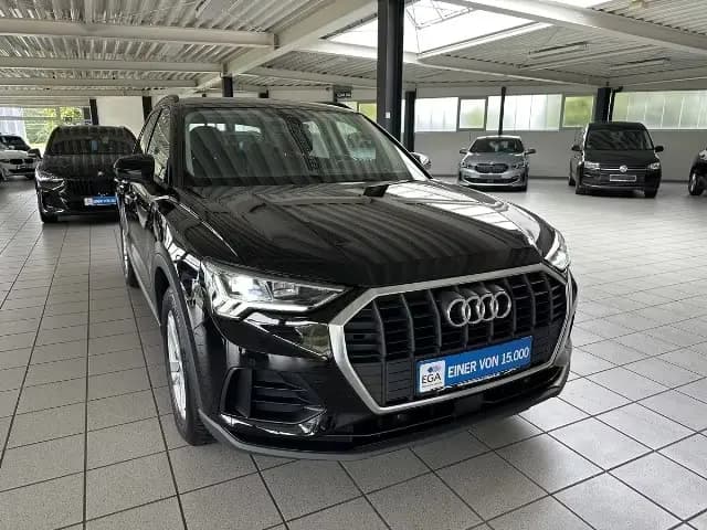 Main__Slider__Photo:Audi Q3 35 TFSI S-tronic LED AHK Kamera Lane Side Sit 12/2020-0