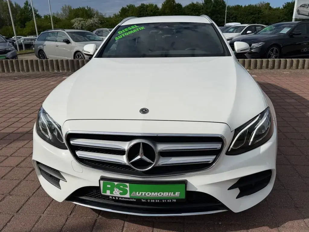 Main__Slider__Photo:Mercedes-Benz E 300 E T-Modell E 300 d AMG Line 10/2018-1