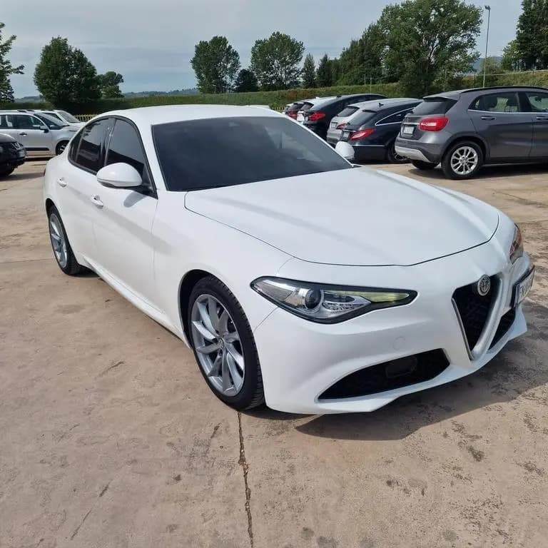Main__Slider__Photo:Alfa Romeo Giulia 2.2 Turbodiesel 150 CV AT8 SOL 08/2018-0