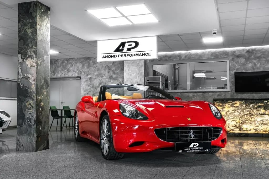 Main__Slider__Photo:Ferrari California ROSSO CORSA/CAMERA/ 10/2010-0