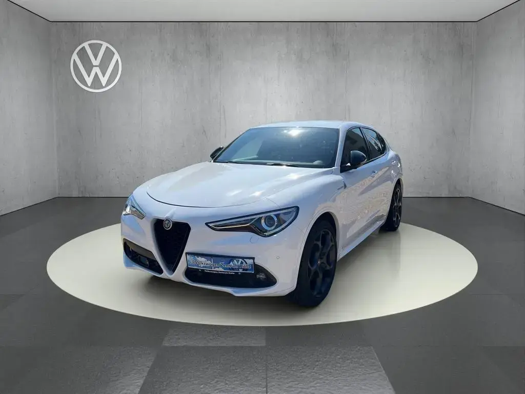 Main__Slider__Photo:Alfa Romeo Stelvio Veloce Q4 Automatik 04/2022-1