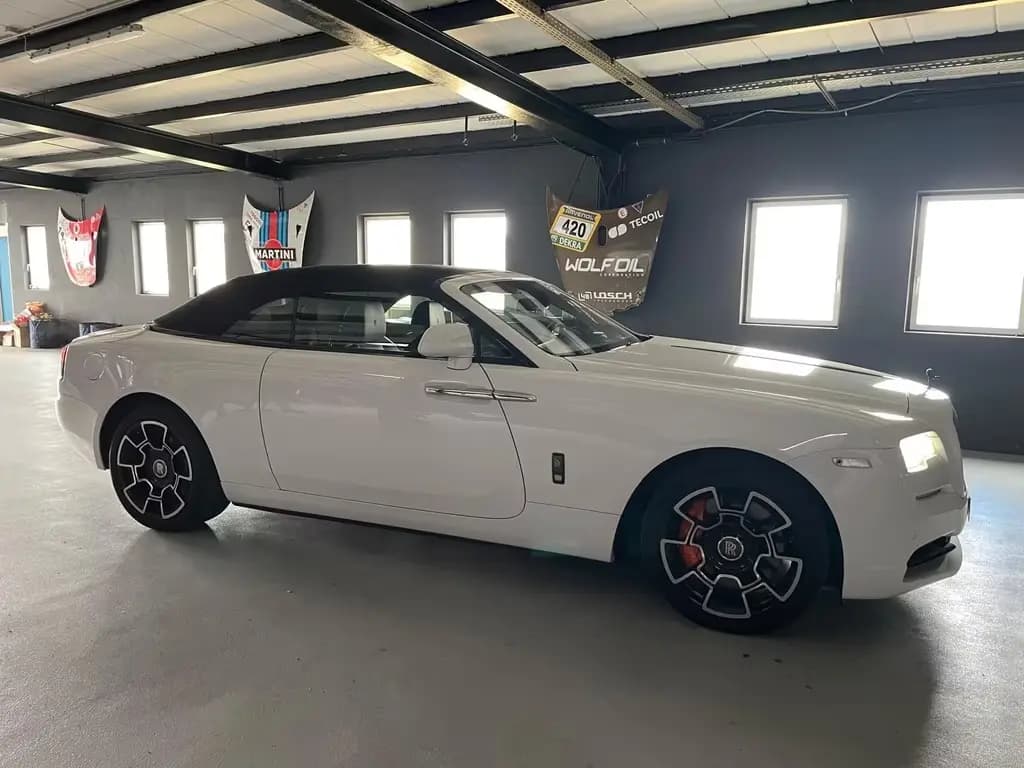 Main__Slider__Photo:Rolls-Royce Dawn 2019 Rolls-Royce Dawn Black Badge | Arctic White 05/2019-0