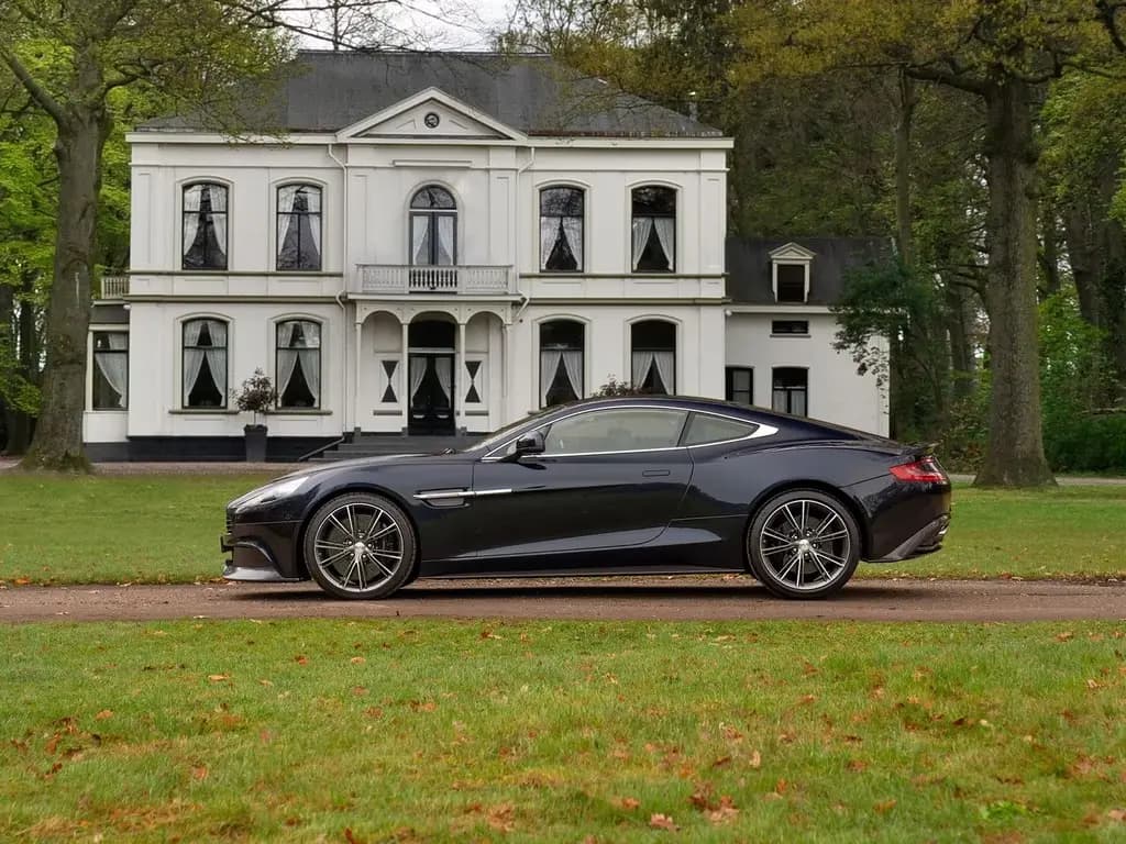 Main__Slider__Photo:Aston Martin Vanquish 6.0 V12 Touchtronic | Carbon Exterior | 01/2014-0