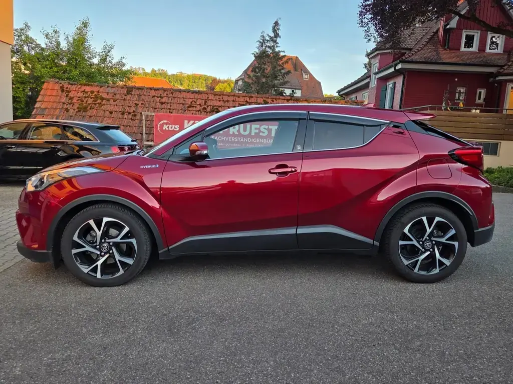 Main__Slider__Photo:Toyota C-HR Hybrid Team D 05/2018-1