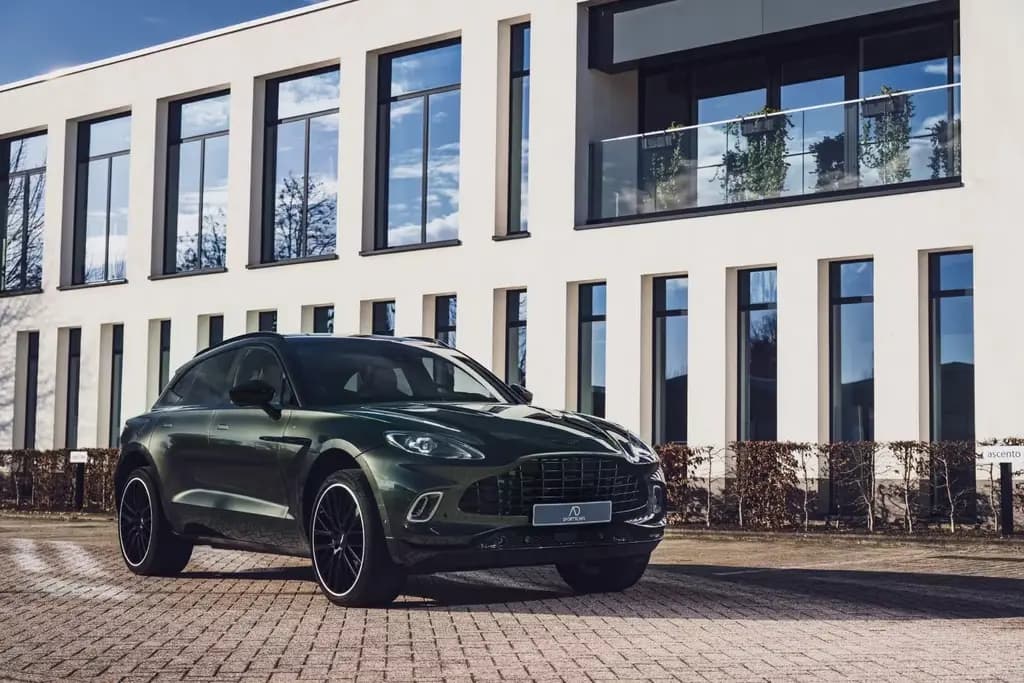 Main__Slider__Photo:Aston Martin DBX 4.0 V8 03/2022-0