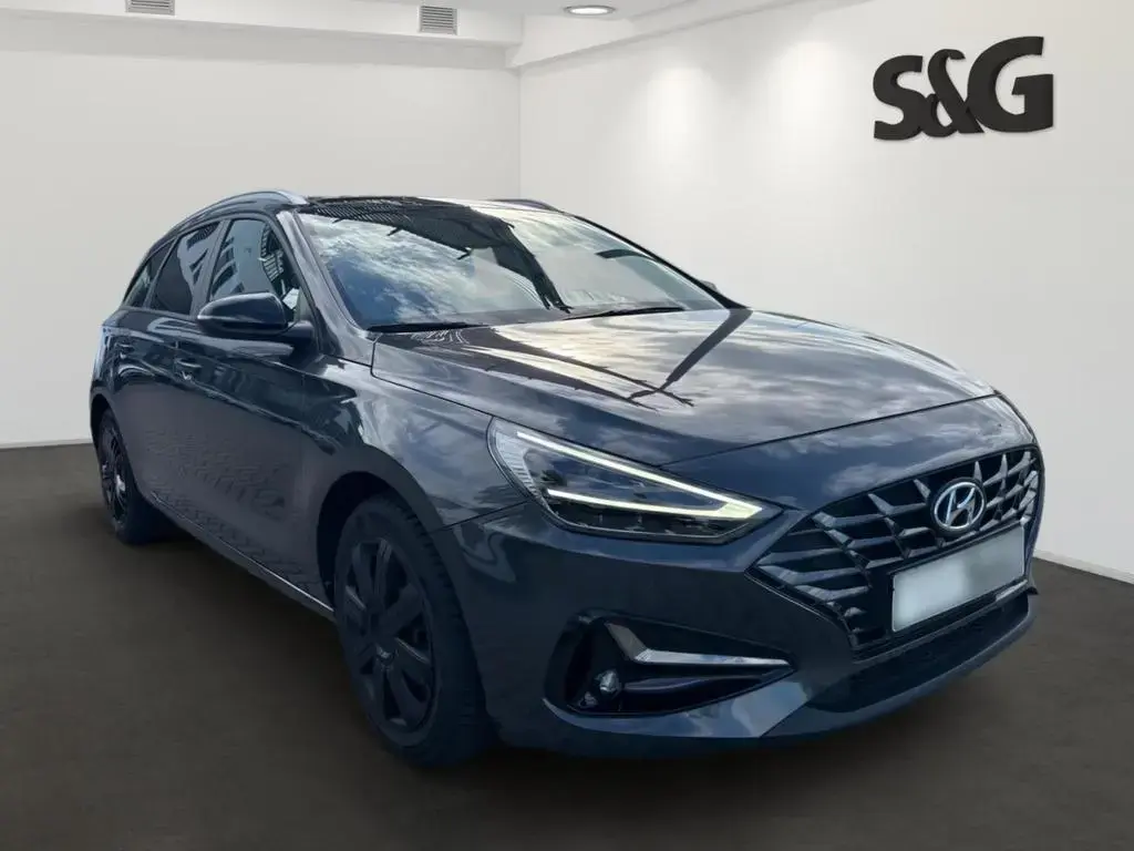 Main__Slider__Photo:Hyundai i30 cw Edition 30+ Mild-Hybrid El. Panodach Navi 03/2021-1