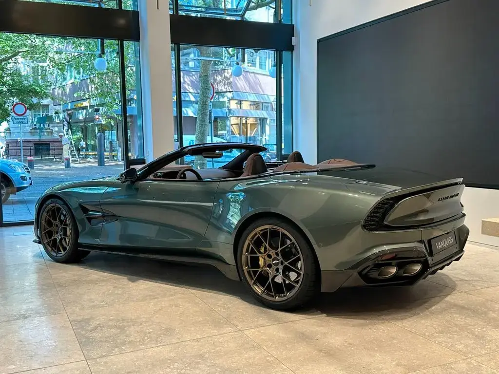 Main__Slider__Photo:Aston Martin Vanquish Volante - Chiltern Green - Carbon null-1