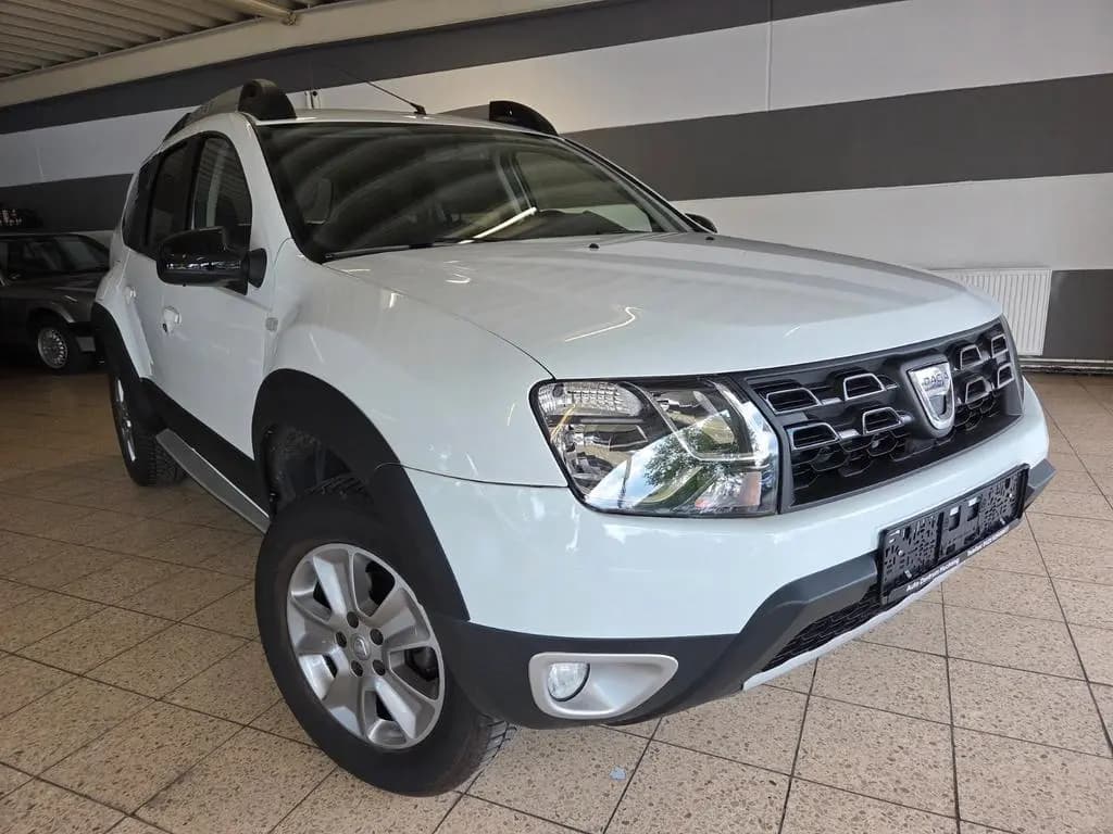 Main__Slider__Photo:Dacia Duster I Laureate 4x2**HU AU NEU** 1 HAND** 12/2017-0