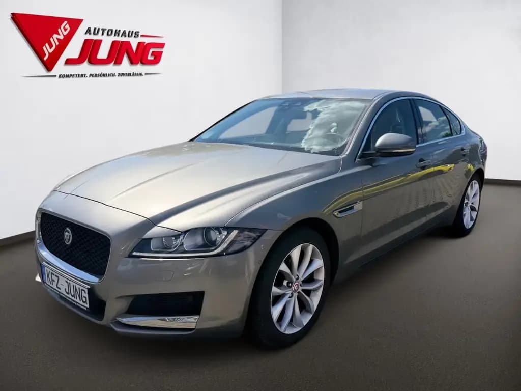 Main__Slider__Photo:Jaguar XF 20t Portfolio *NAVI*SITZ-HZ.*KAMERA 08/2018-0