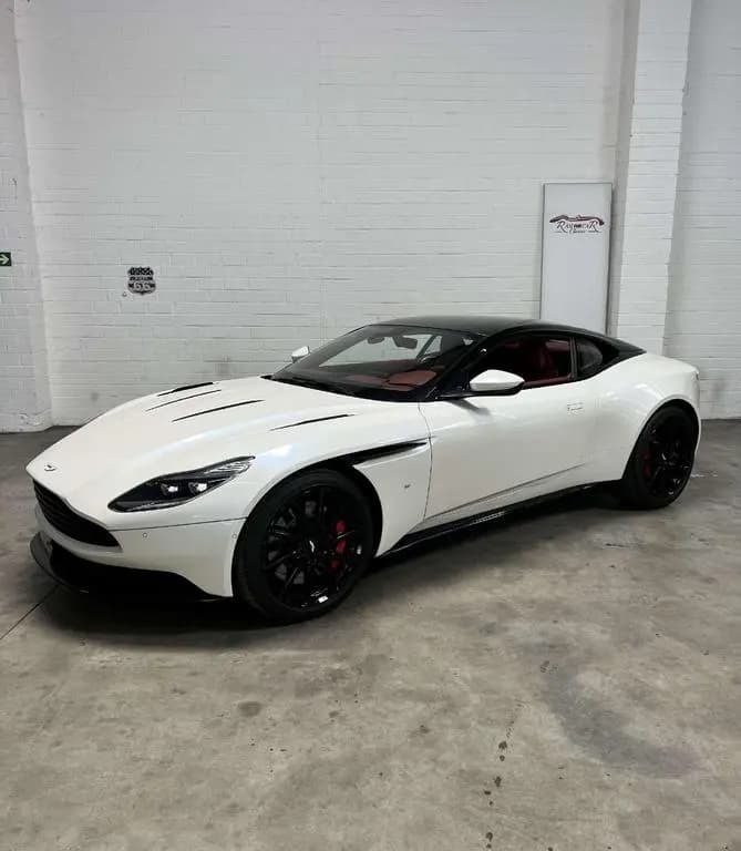 Main__Slider__Photo:Aston Martin DB11 DB11 V12 Coupe 05/2017-0