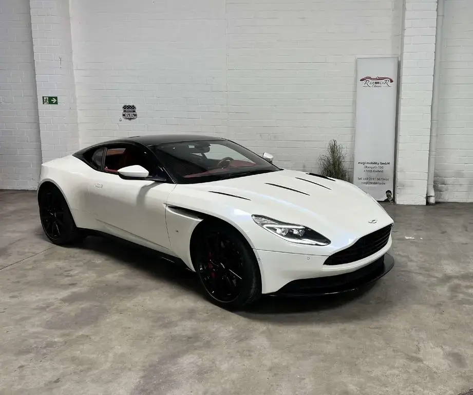 Main__Slider__Photo:Aston Martin DB11 DB11 V12 Coupe 05/2017-1