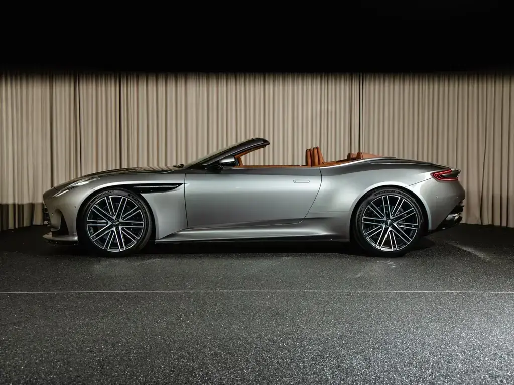 Main__Slider__Photo:Aston Martin DB12 4.0 V8 Volante, B&W, Q Spec, Walnut, Saddle 01/2023-1
