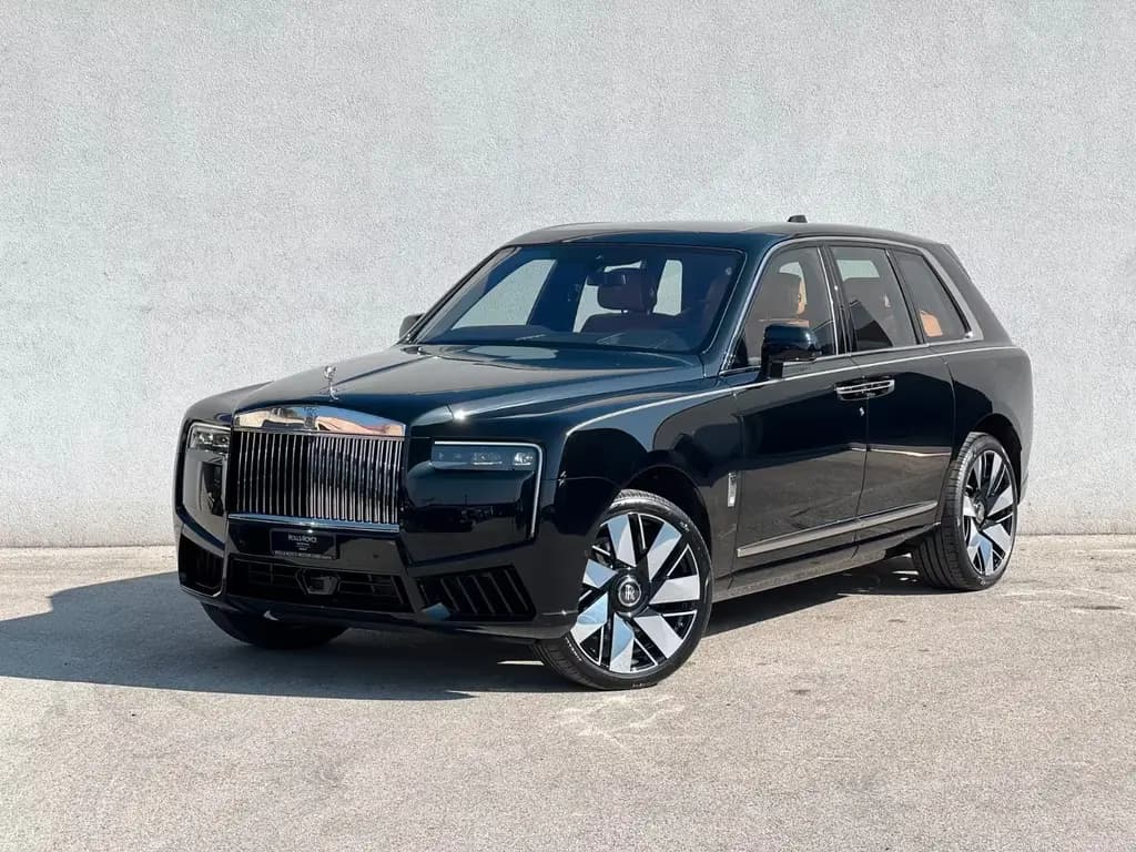 Main__Slider__Photo:Rolls-Royce Cullinan - null-0