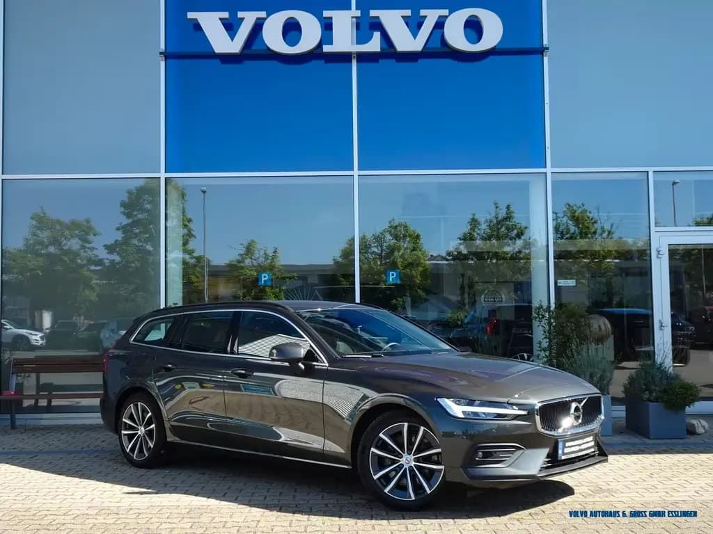 Main__Slider__Photo:Volvo V60 B5 Geartronic Momentum Pro 04/2022-0